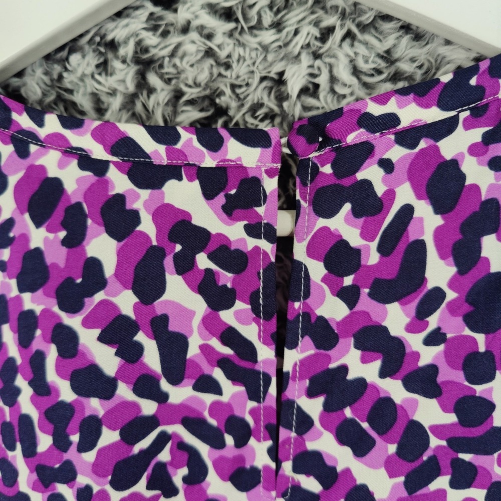 Boden Glam Leopard Cat Silk Blend Top Blouse Women 12 Purple Short Sleeve VNeck - Picture 7 of 9